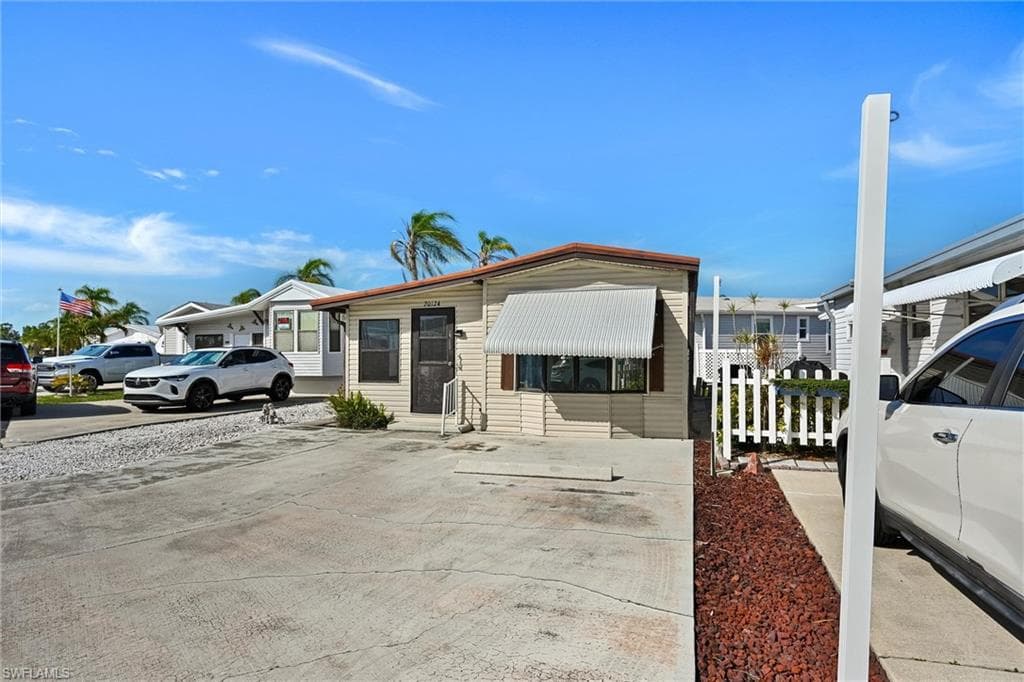 20124 Plum Tree LN-1