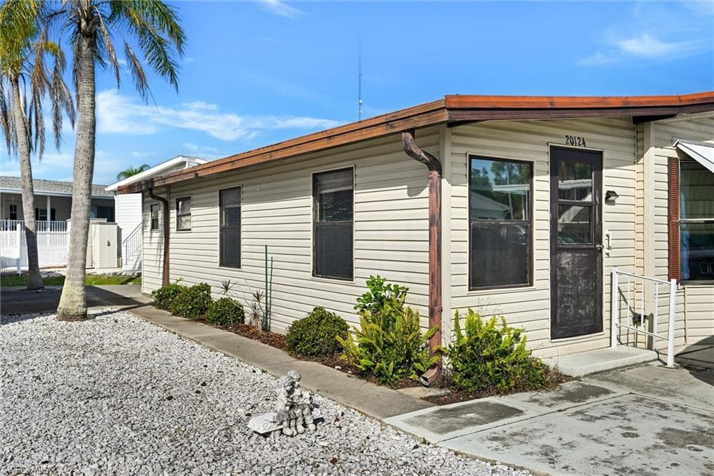 20124 Plum Tree LN-3