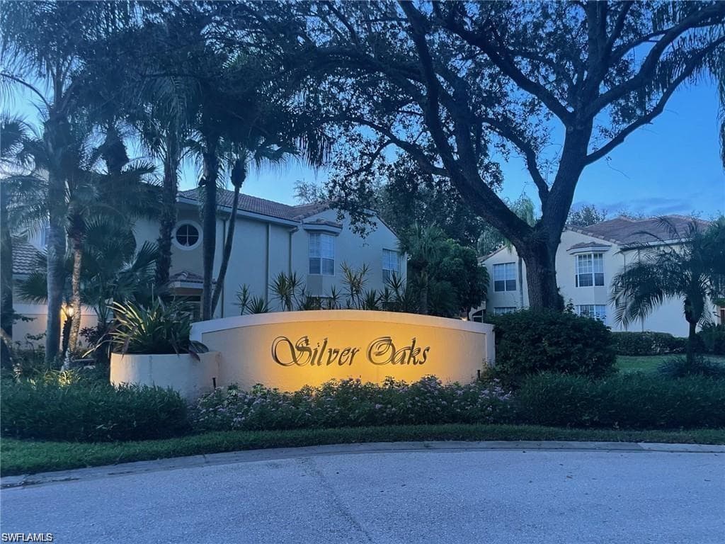 56 Silver Oaks CIR 102-5