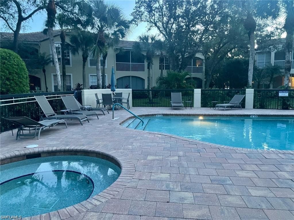 56 Silver Oaks CIR 102-8