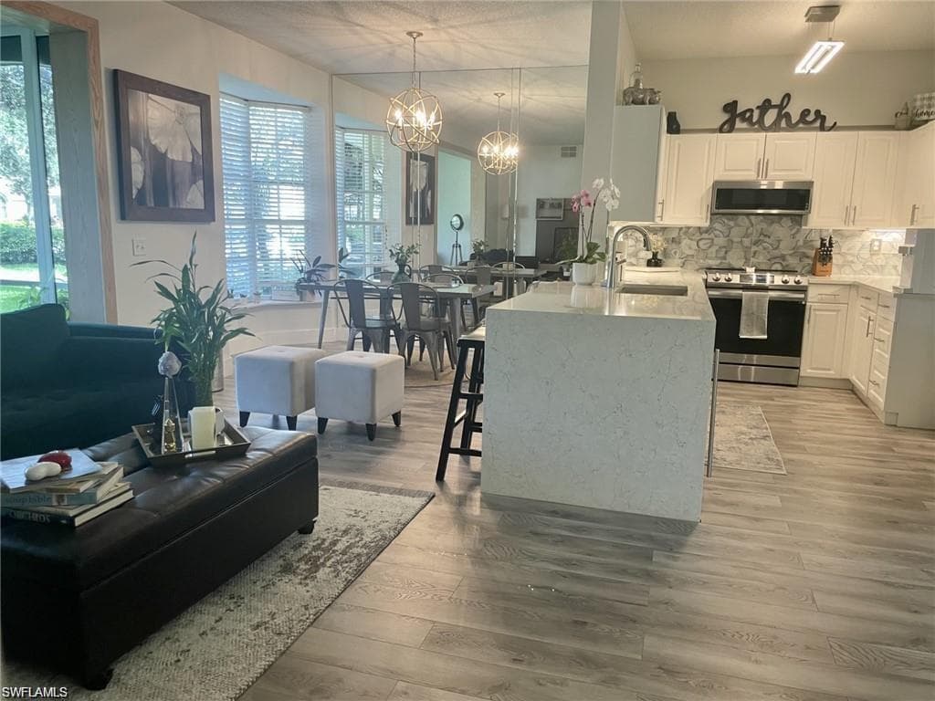 56 Silver Oaks CIR 102-10