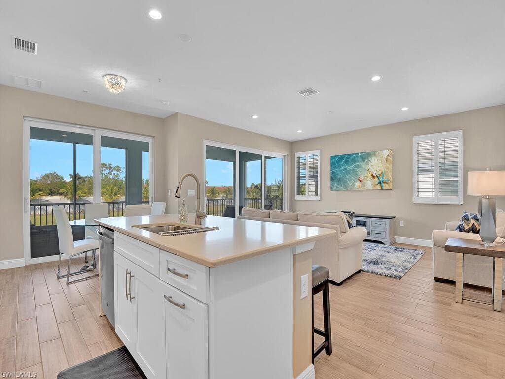 2561 Seychelles DR 308-4
