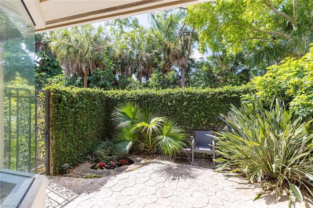 6656 Trail BLVD-28