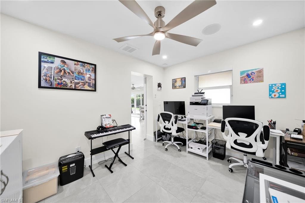 1574 Ricardo AVE-20