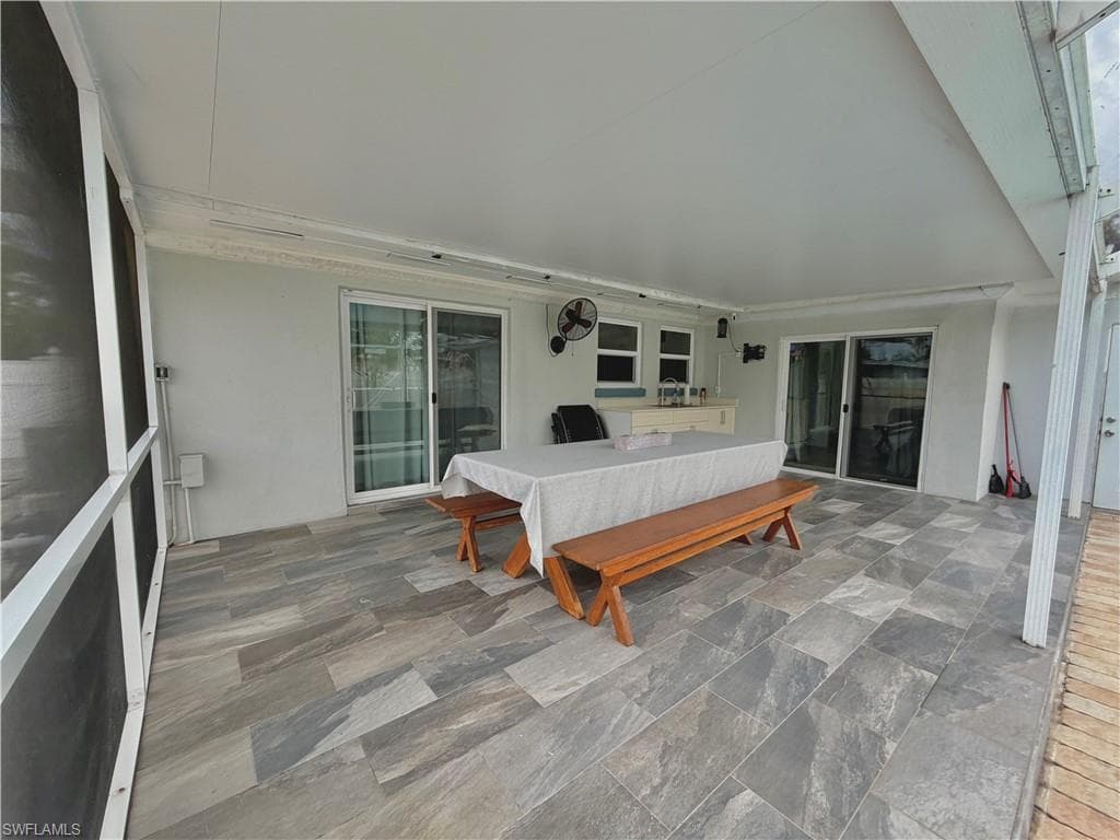 1821 Winkler AVE-16