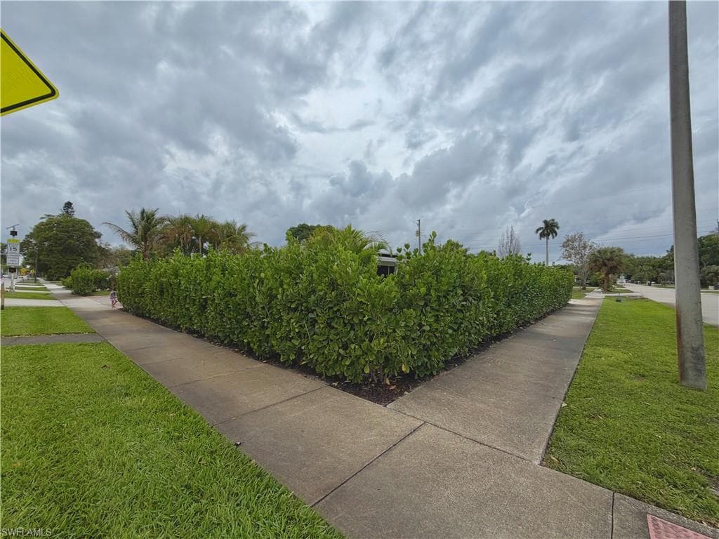 1821 Winkler AVE-25