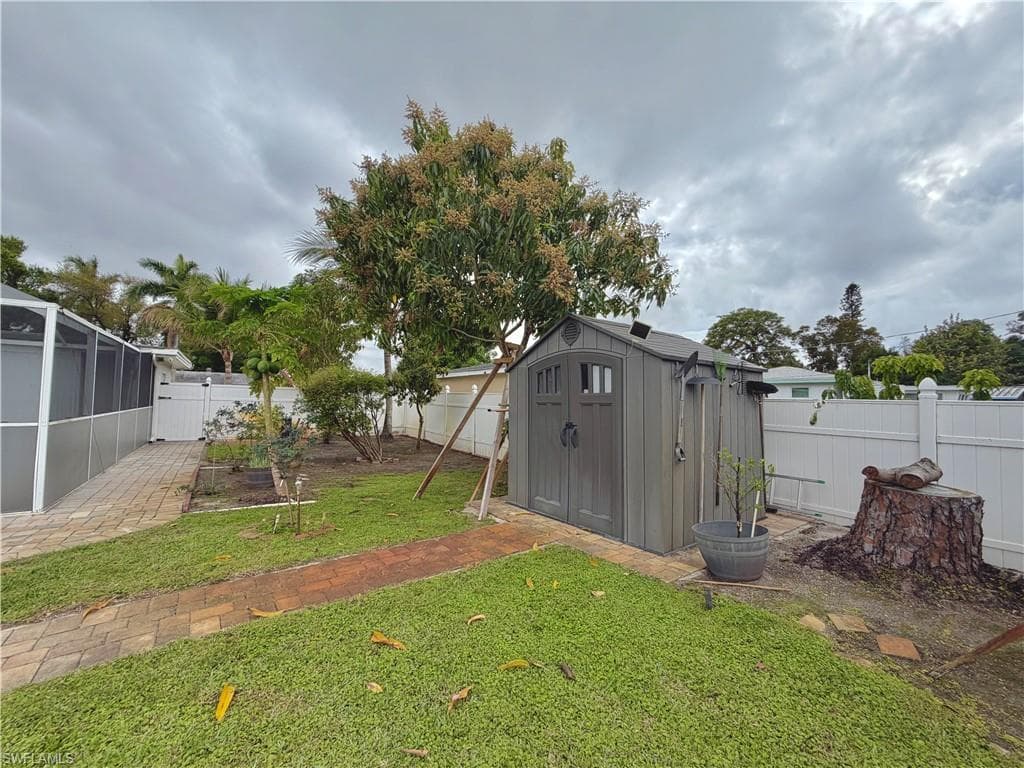 1821 Winkler AVE-21