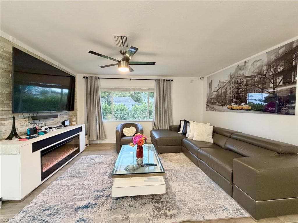 1821 Winkler AVE-6