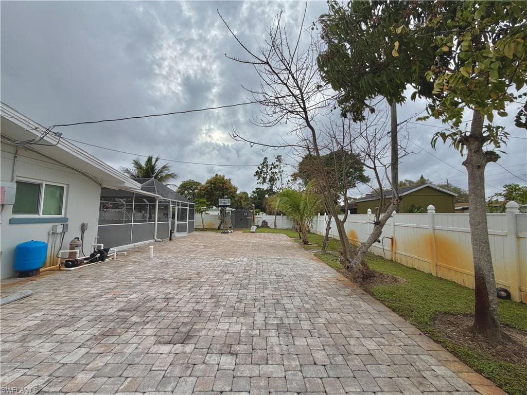 1821 Winkler AVE-19