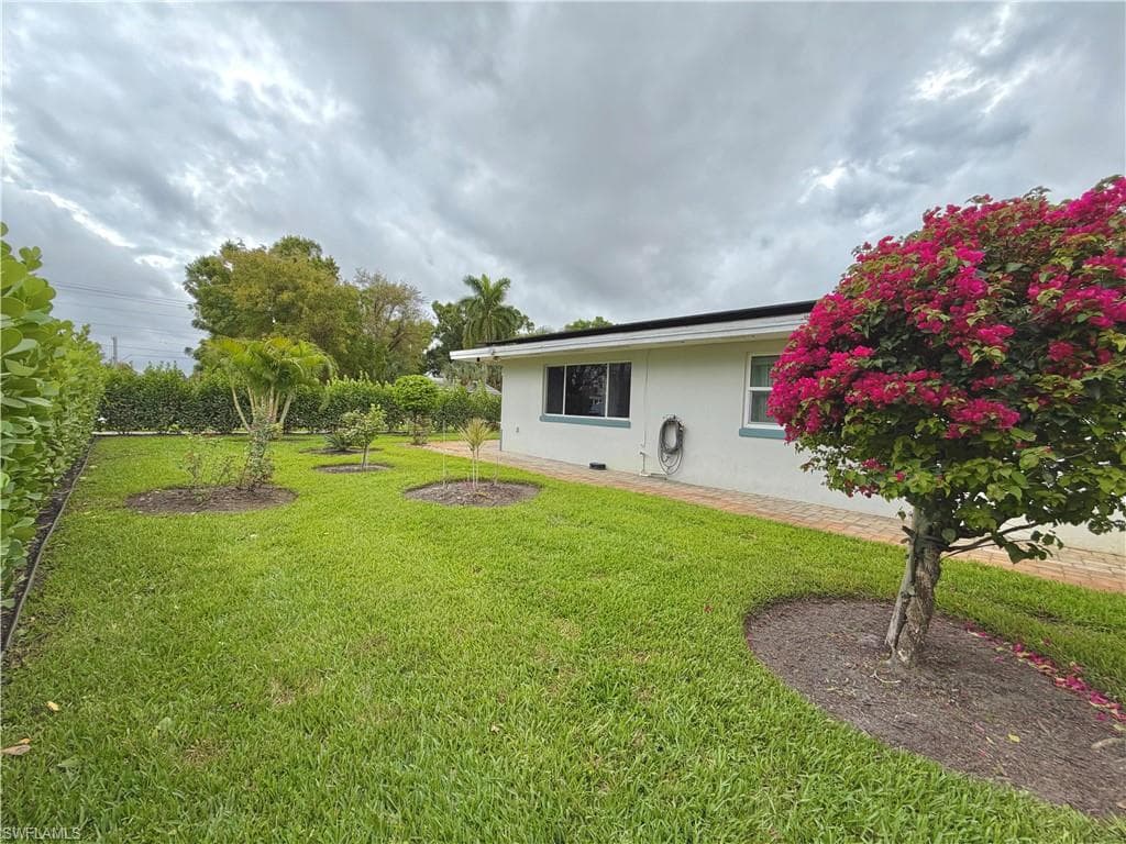 1821 Winkler AVE-23