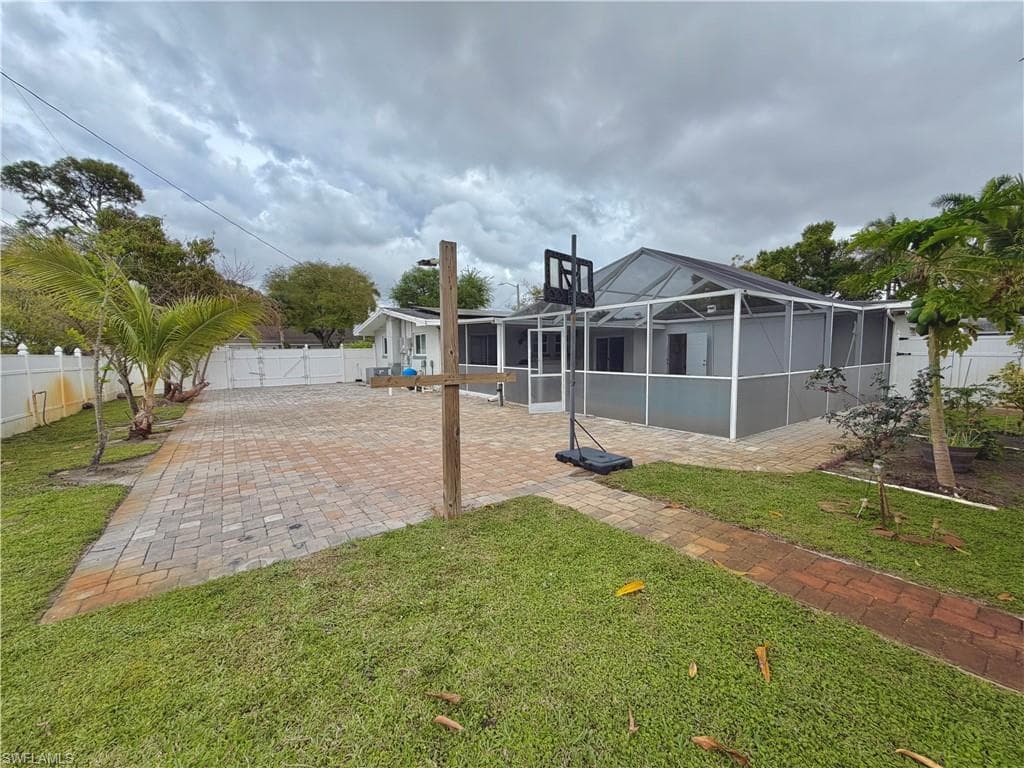 1821 Winkler AVE-20