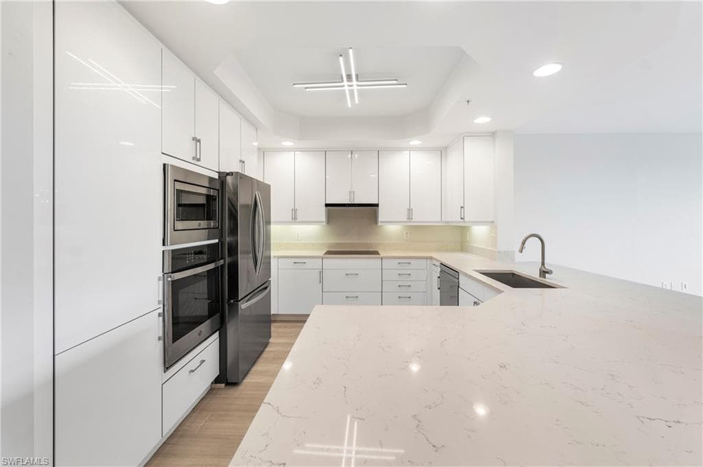 425 Cove Tower DR 403-3