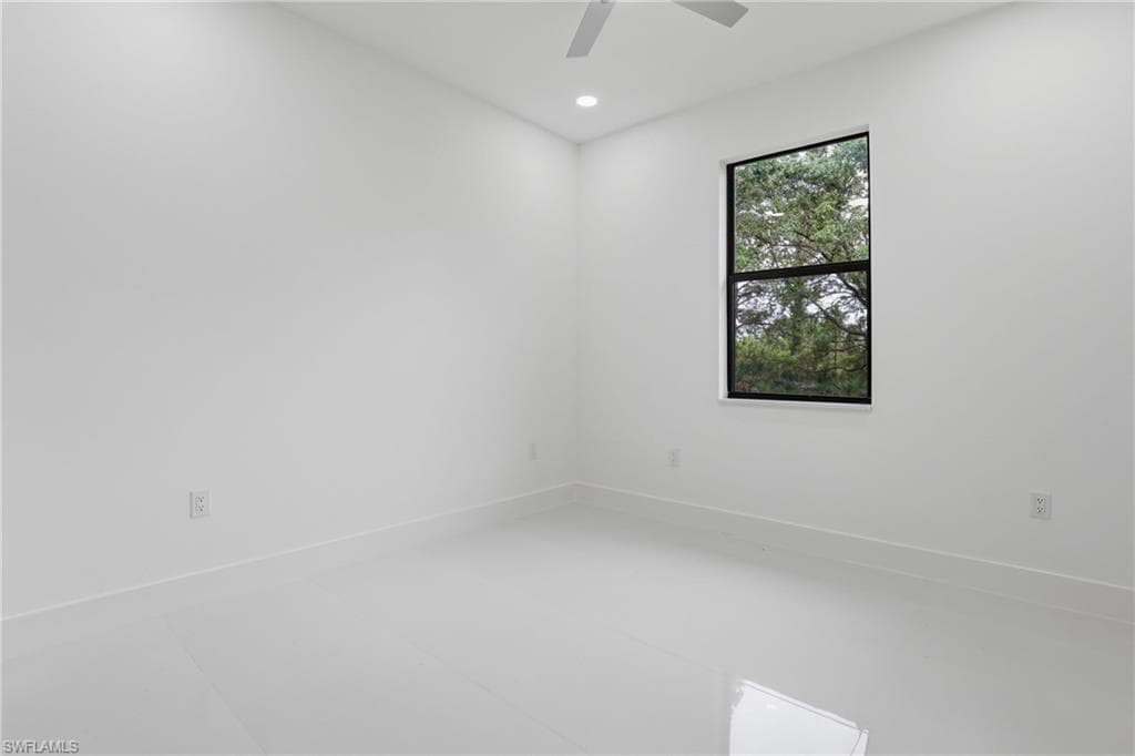 669 Windermere DR-22