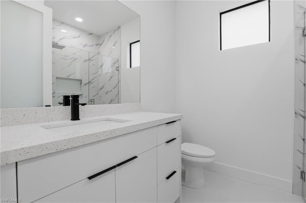 669 Windermere DR-26