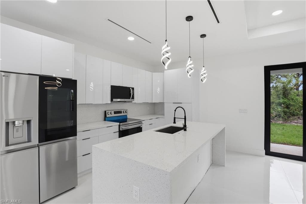 669 Windermere DR-12