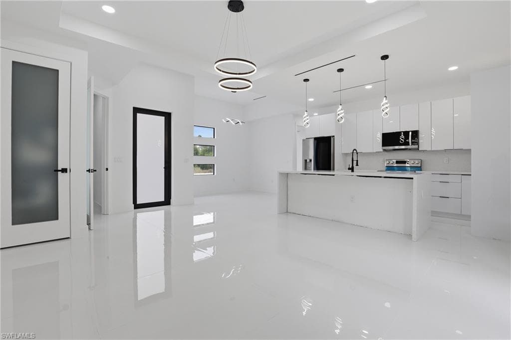 669 Windermere DR-16