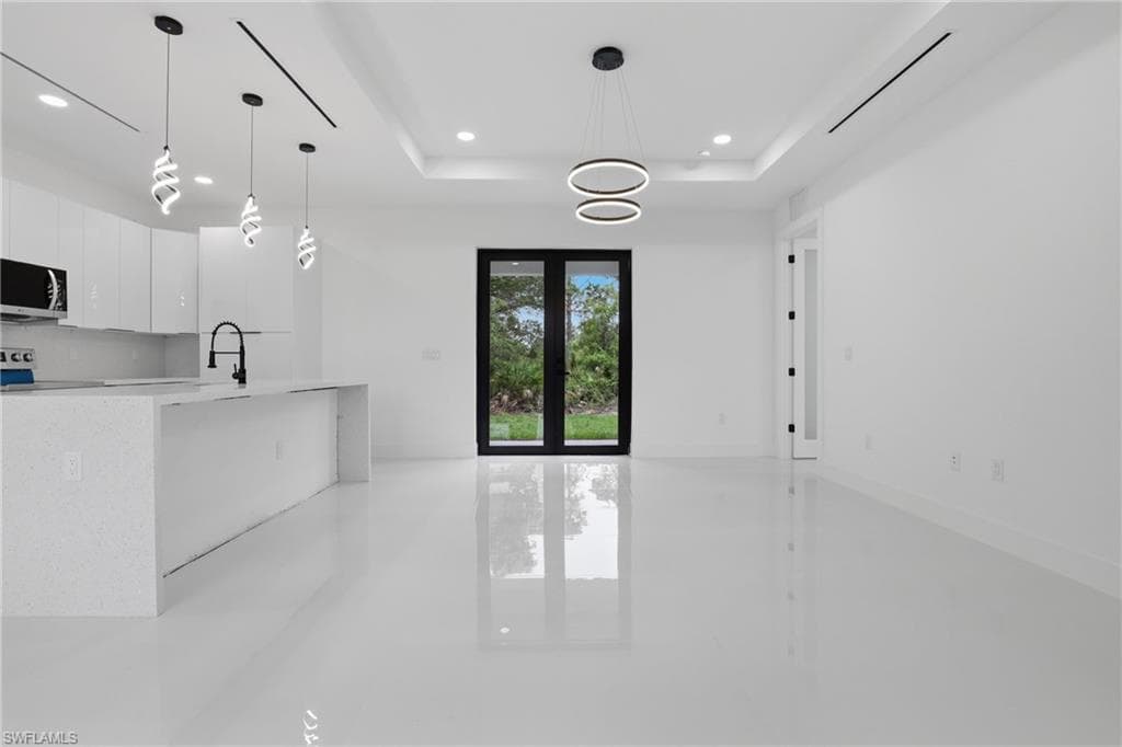 669 Windermere DR-15