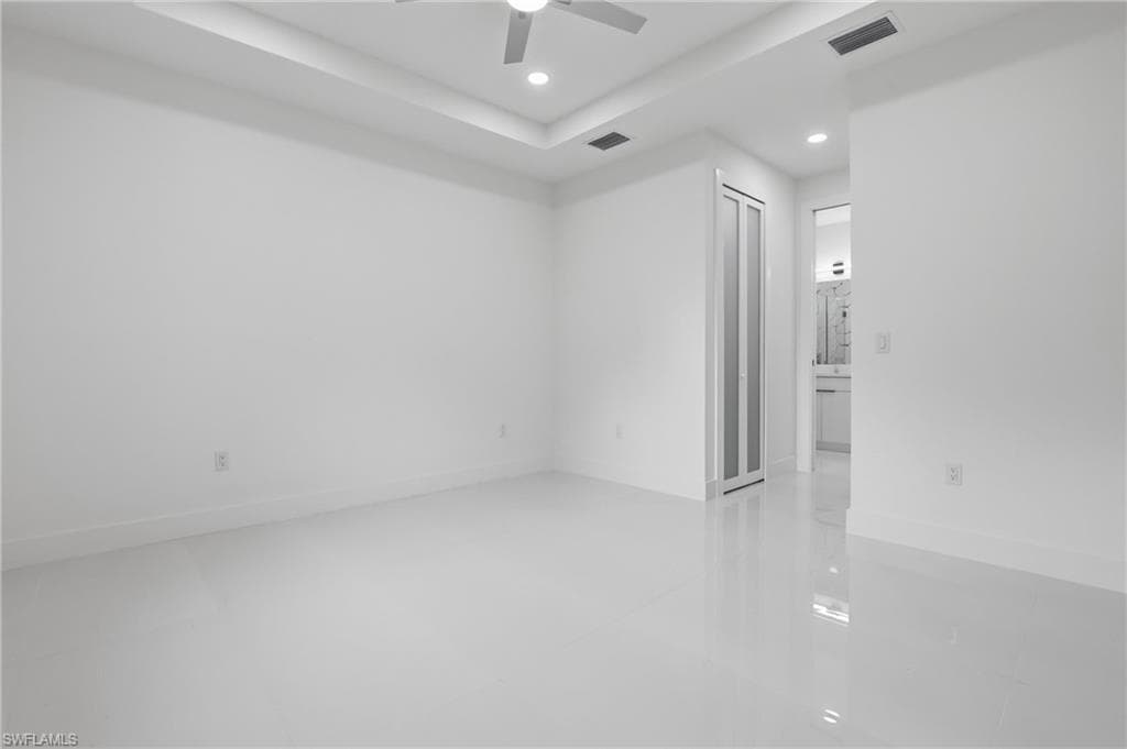 669 Windermere DR-25