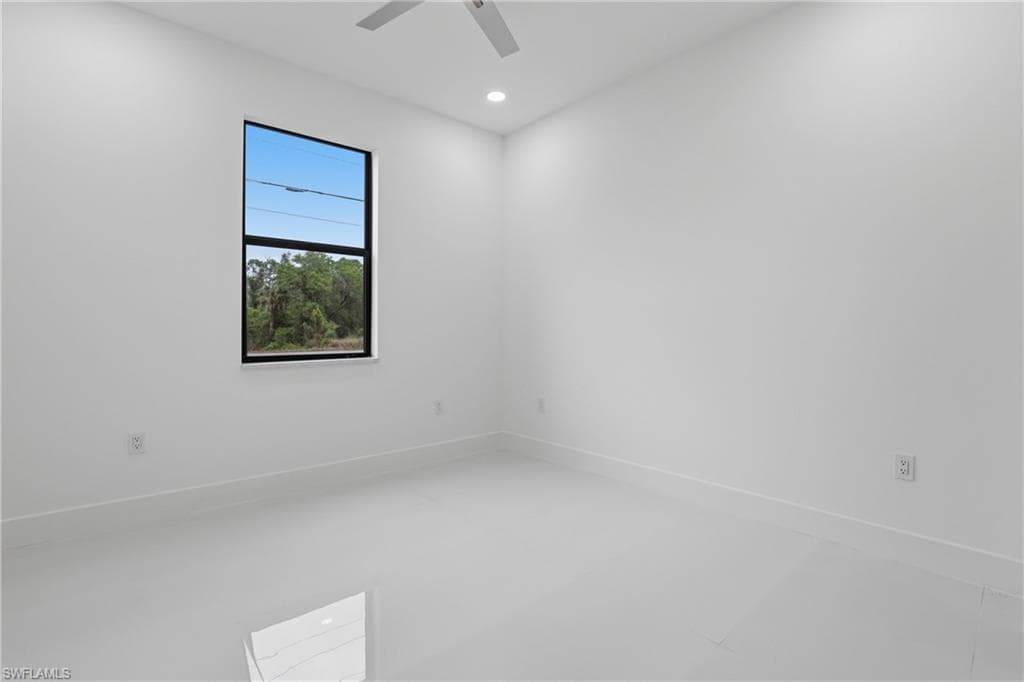 669 Windermere DR-21