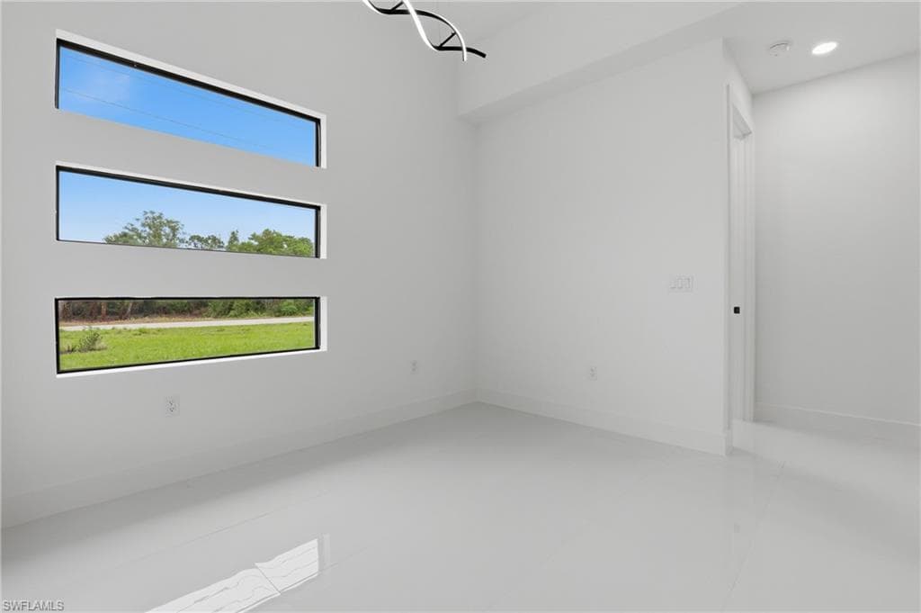 669 Windermere DR-6
