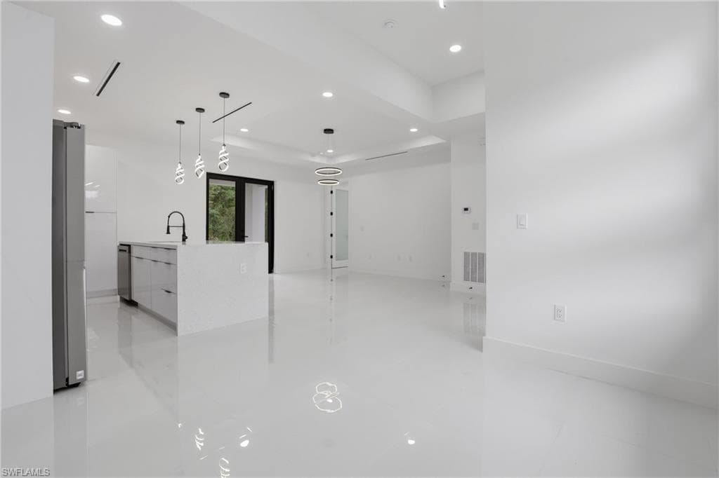 669 Windermere DR-4