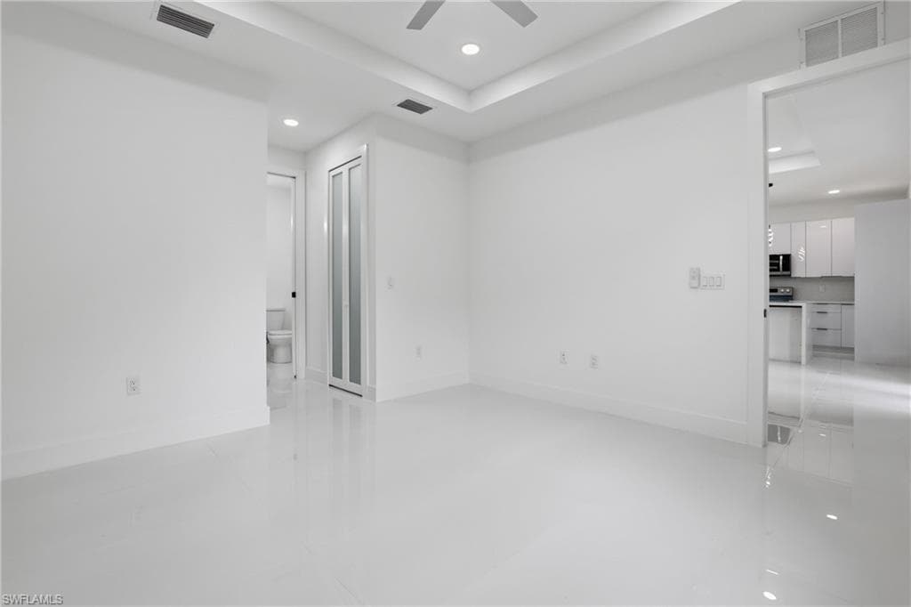 669 Windermere DR-29
