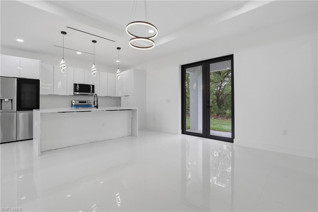 669 Windermere DR-13