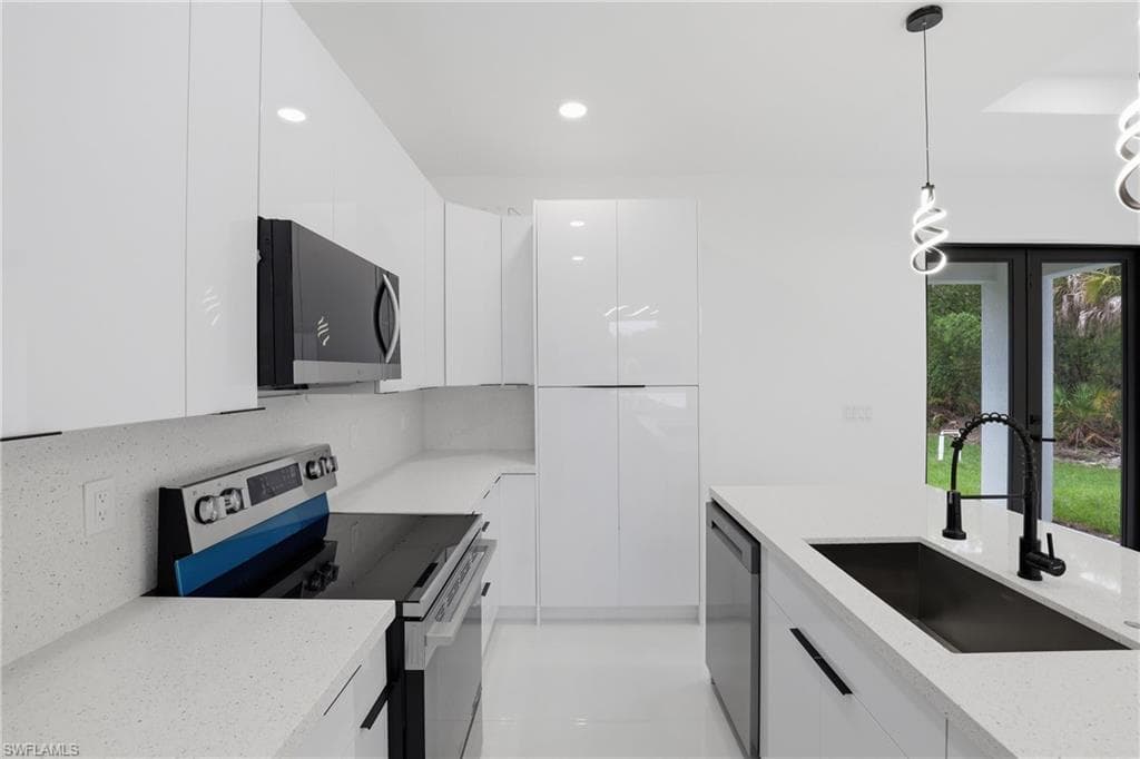 669 Windermere DR-10