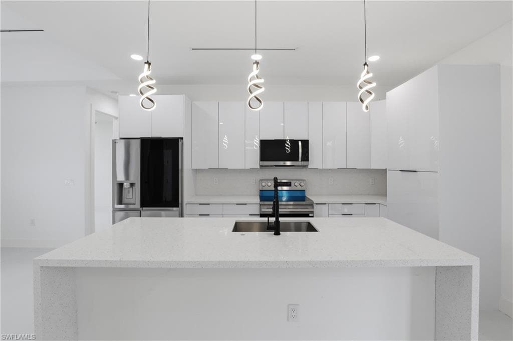 669 Windermere DR-7