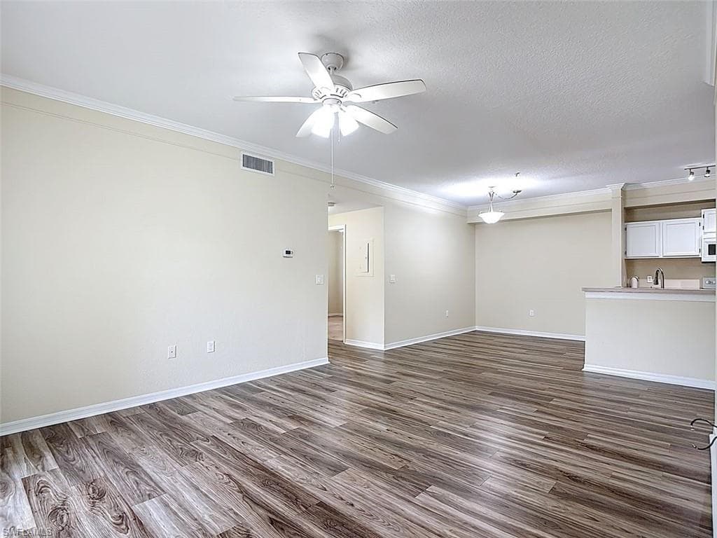11571 Villa Grand 615-12