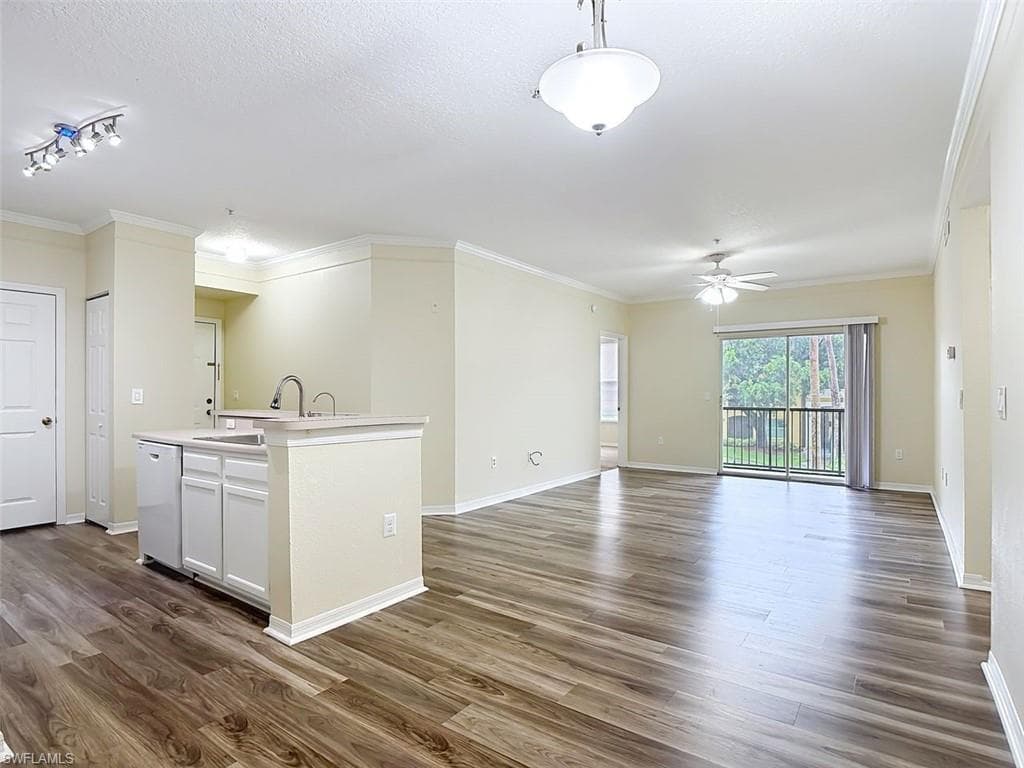 11571 Villa Grand 615-6