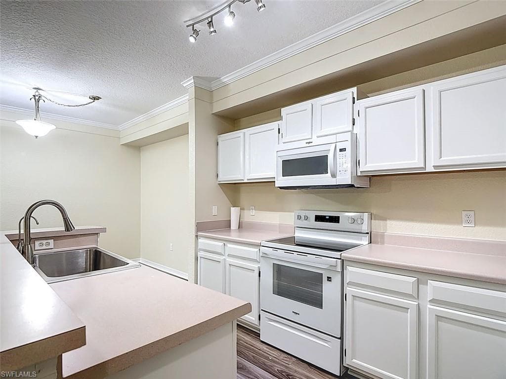 11571 Villa Grand 615-2