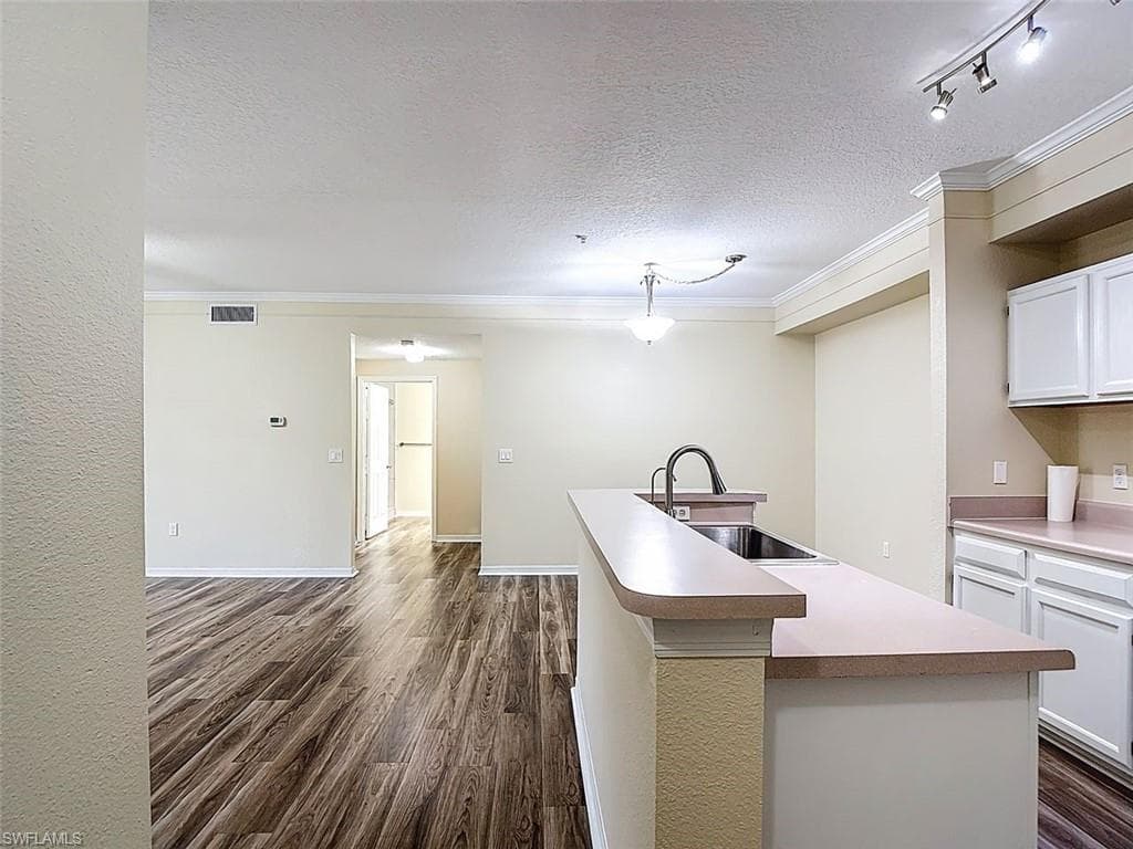 11571 Villa Grand 615-4