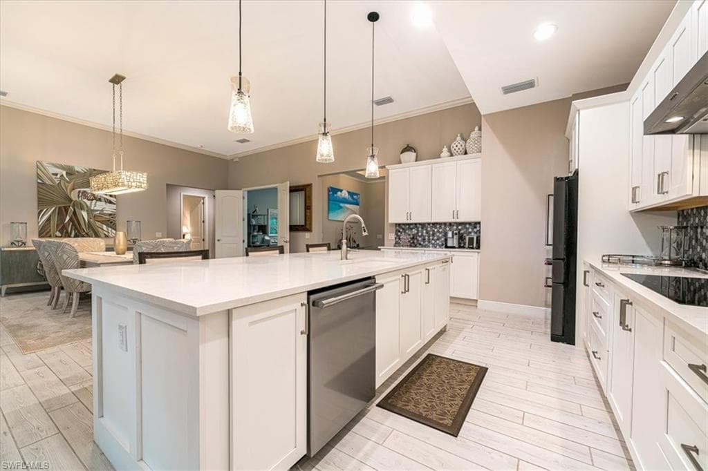 14620 Regatta LN-11