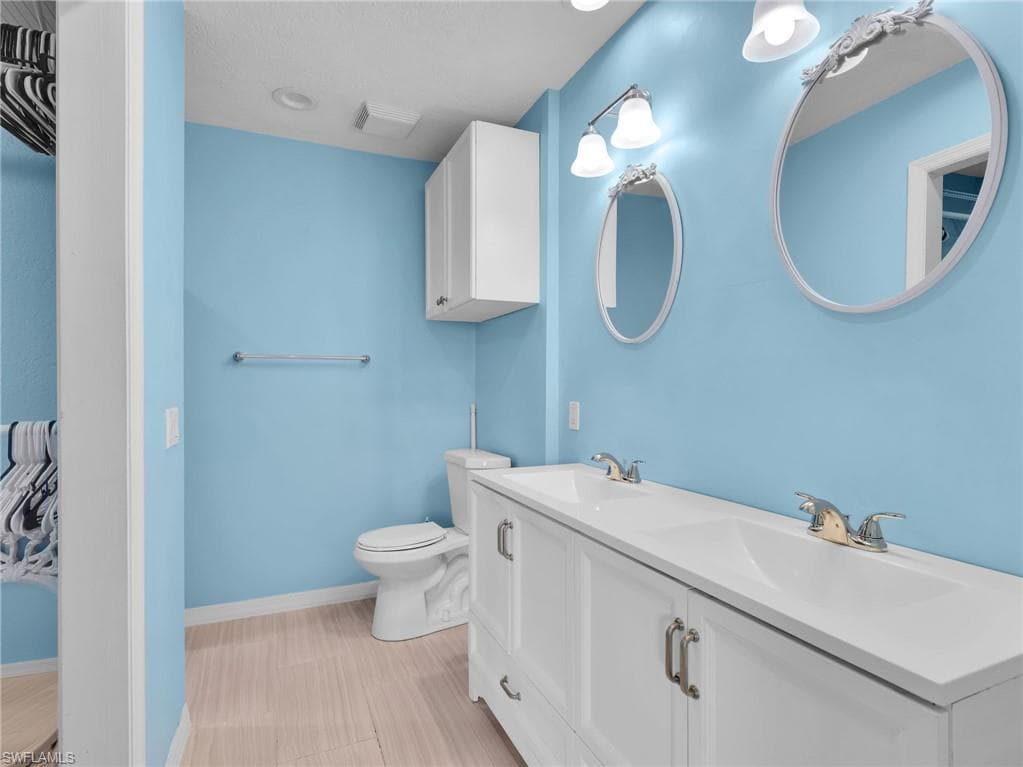 1494 Trafalgar LN C-15