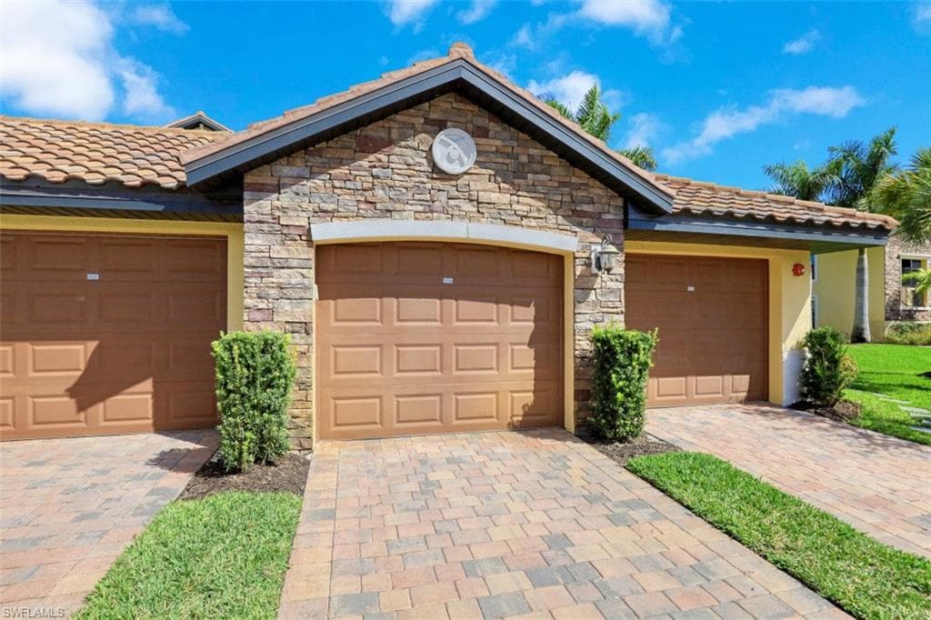 9533 Avellino WAY 2916-1