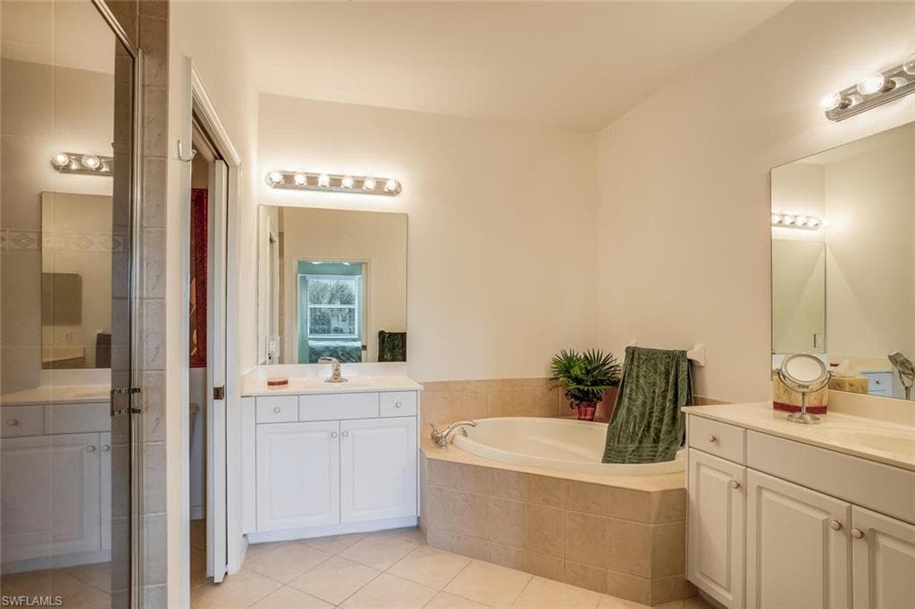3980 Bishopwood CT E 204-15