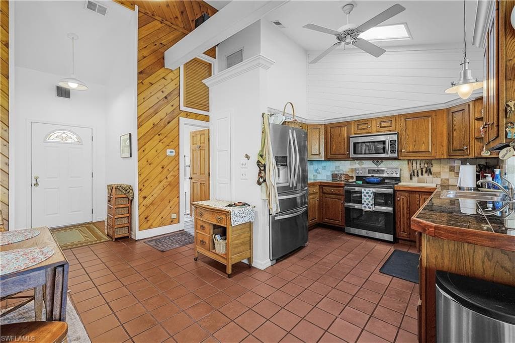 16353 Buccaneer ST-11