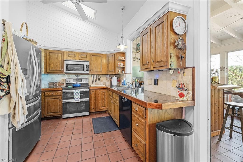 16353 Buccaneer ST-10