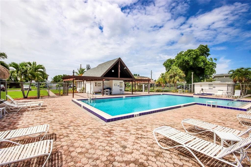 8849 Somerset BLVD-26