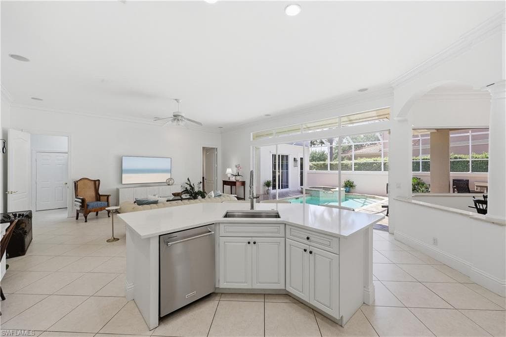2844 Coco Lakes DR-8