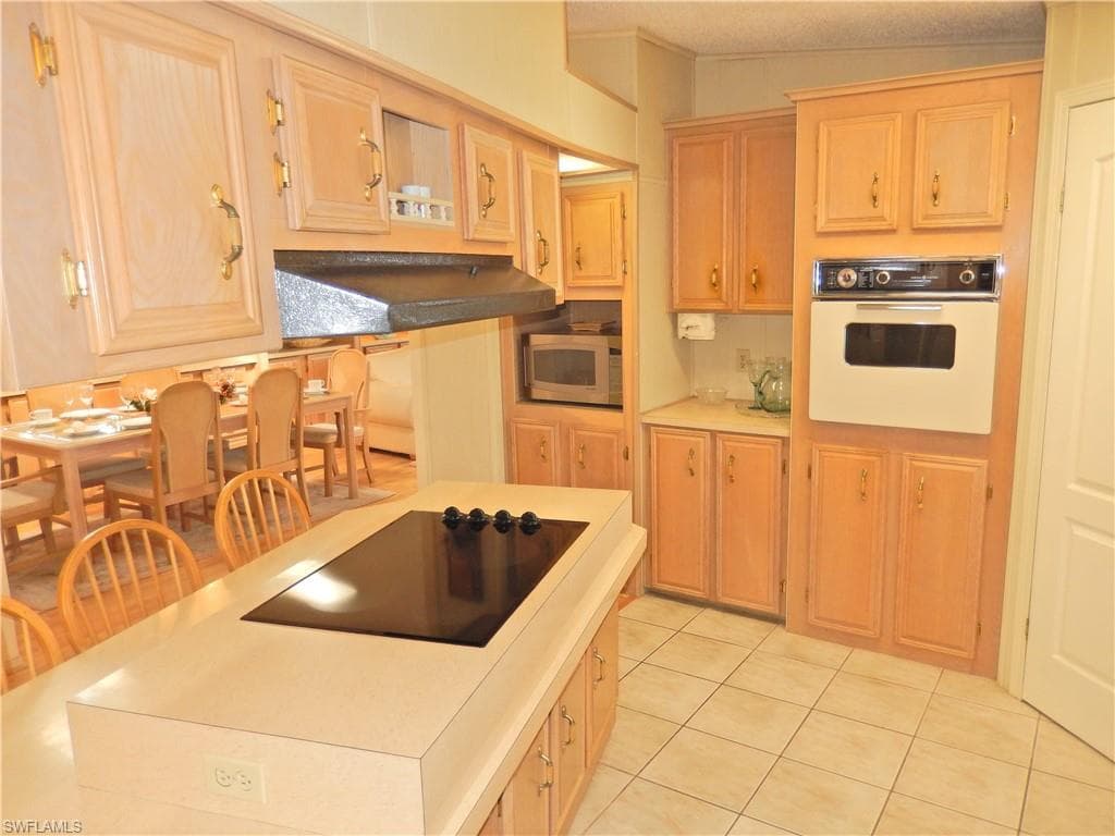 16168 Baton Rouge CT-8