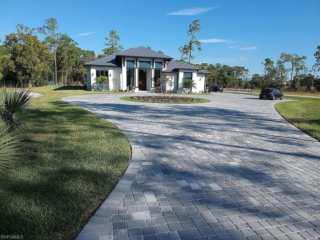 6423 Livingston Woods LN-2