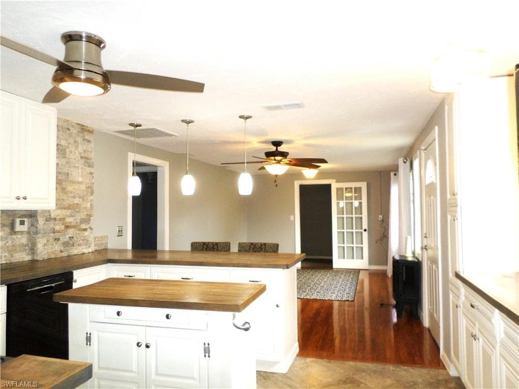 4436 Poinsettia ST-5