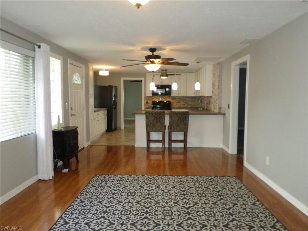 4436 Poinsettia ST-6