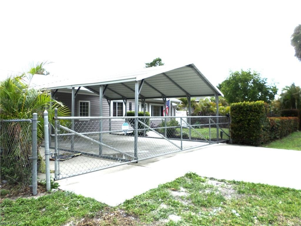 4436 Poinsettia ST-2