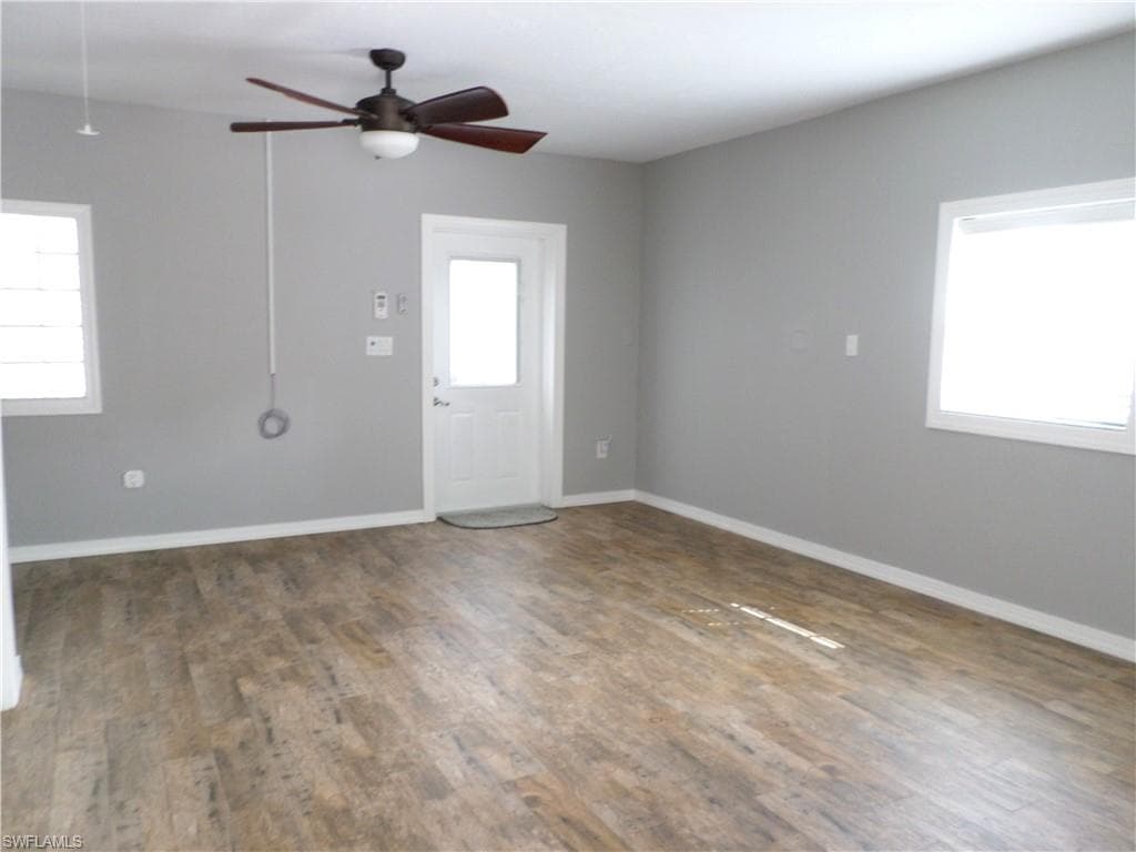 4436 Poinsettia ST-9