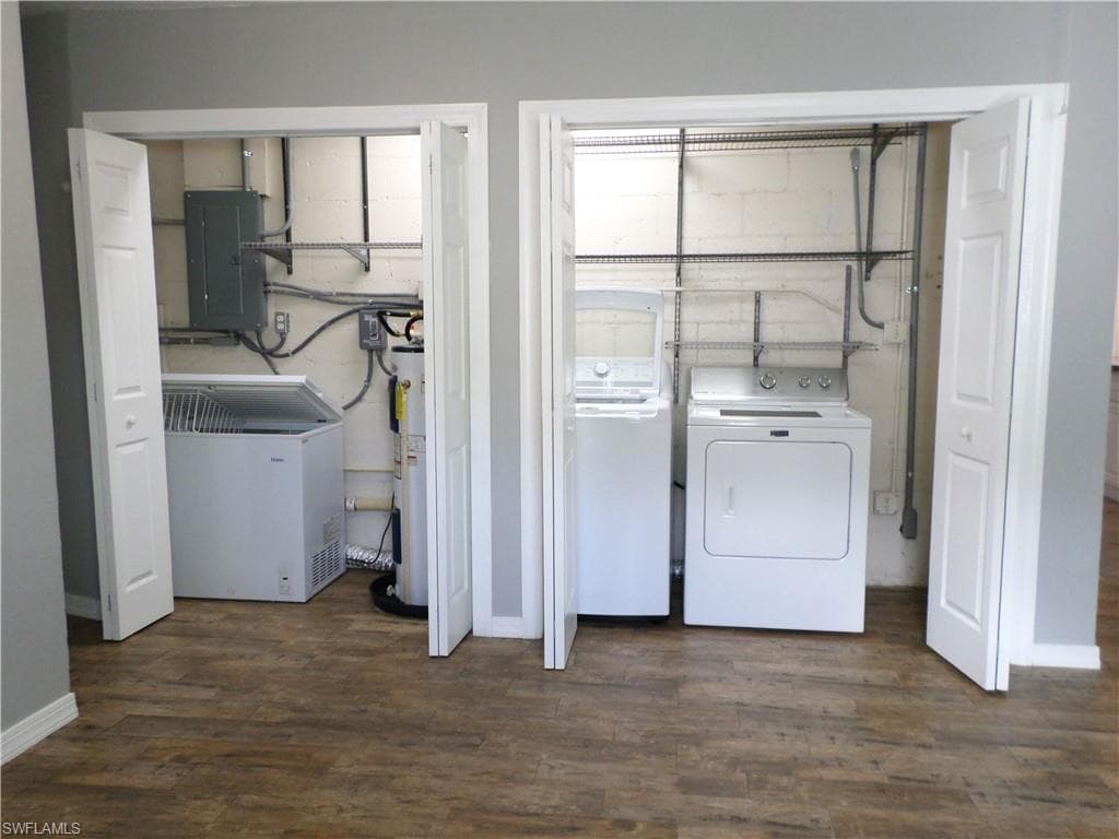 4436 Poinsettia ST-10