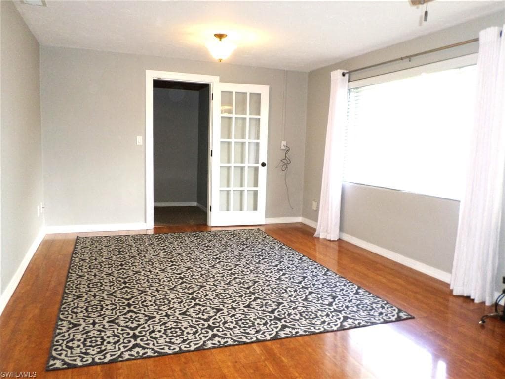 4436 Poinsettia ST-7