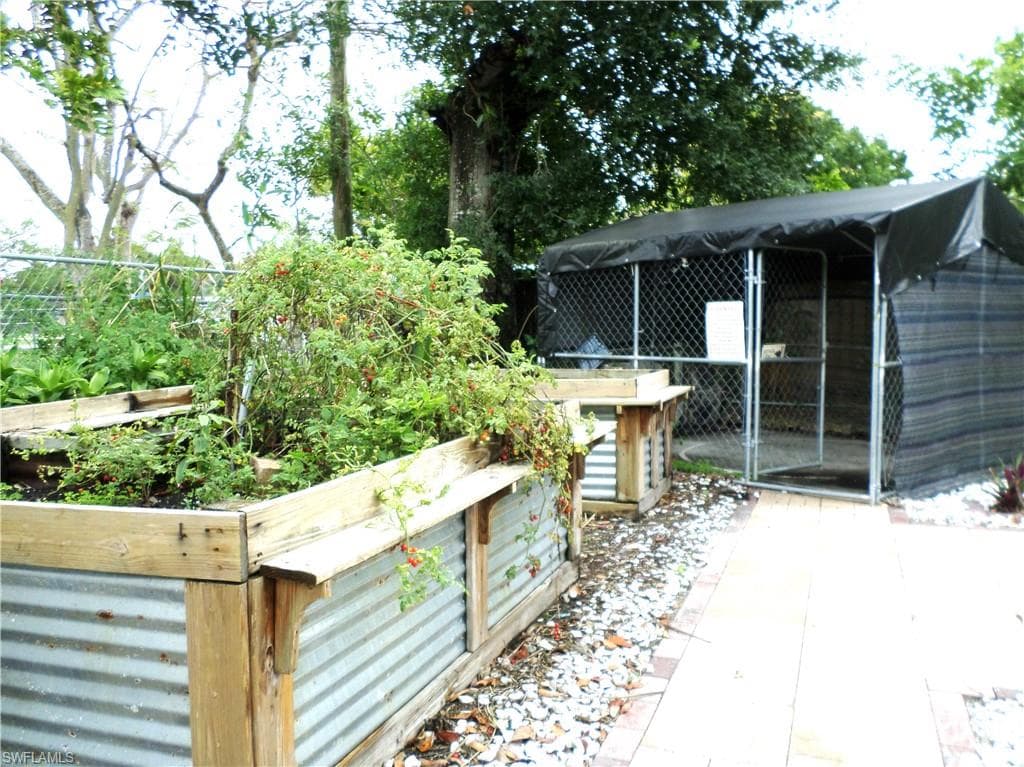 4436 Poinsettia ST-22